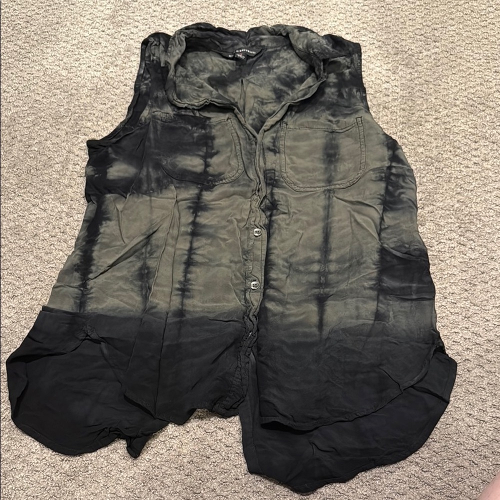 Rock & Republic - Sleeveless Asymmetrical Tie Dye Button Down Tank Top
